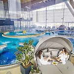 Aquacity Seasons Szálloda 4*
