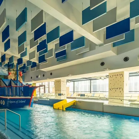 فندق Aquacity Seasons 4*