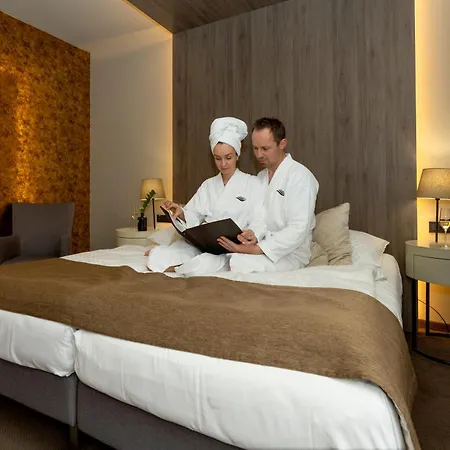 Aquacity Seasons Hotel 4*