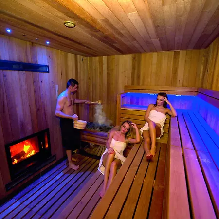 Aquacity Seasons Hotel 4*