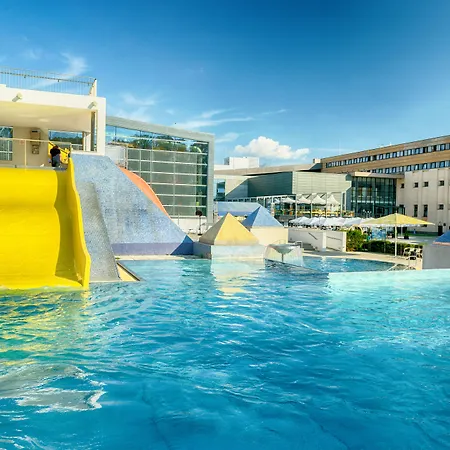 Aquacity Seasons Hotel