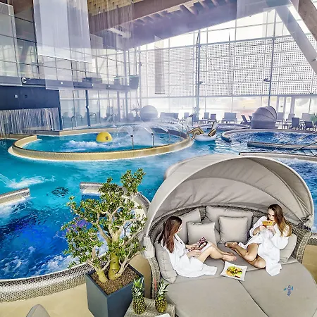 Aquacity Seasons Hotel 4*