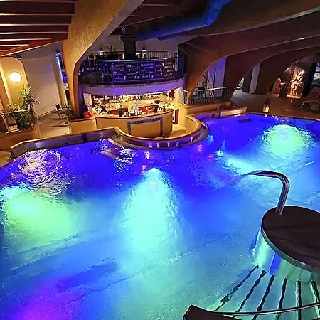 Aquacity Seasons מלון פופראד