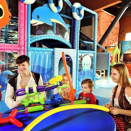 מלון Aquacity Seasons 4*