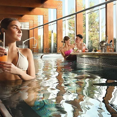 Готель Aquacity Seasons 4*