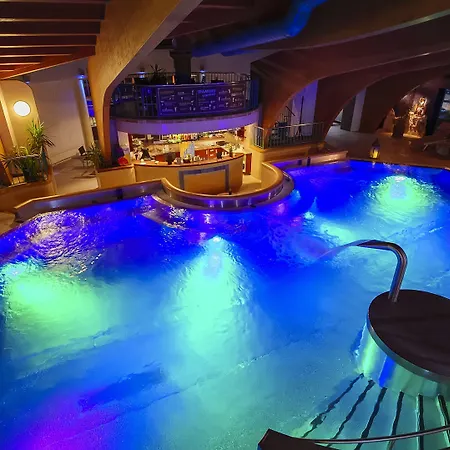 Aquacity Seasons Hotel 4*