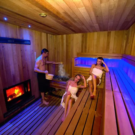 Aquacity Seasons 4* بوبراد